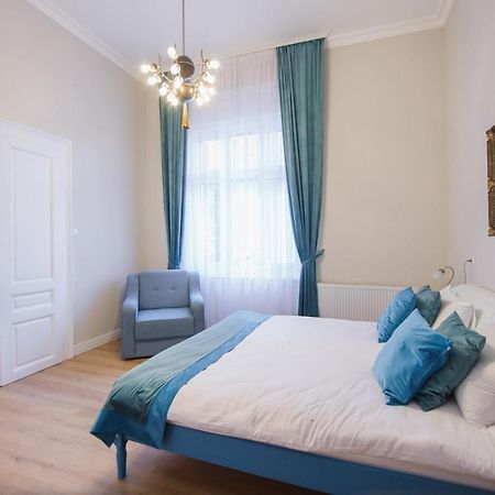 Retro City Center Home Oradea Extérieur photo